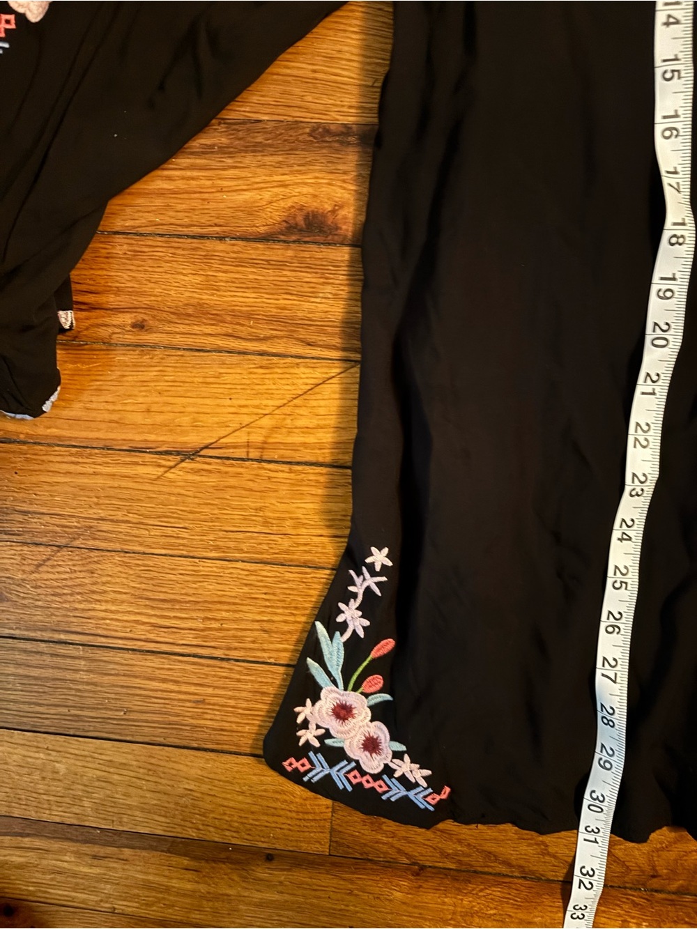 Black Floral Embroidered Women's Tunic with V-Neck - Picture 8 of 10